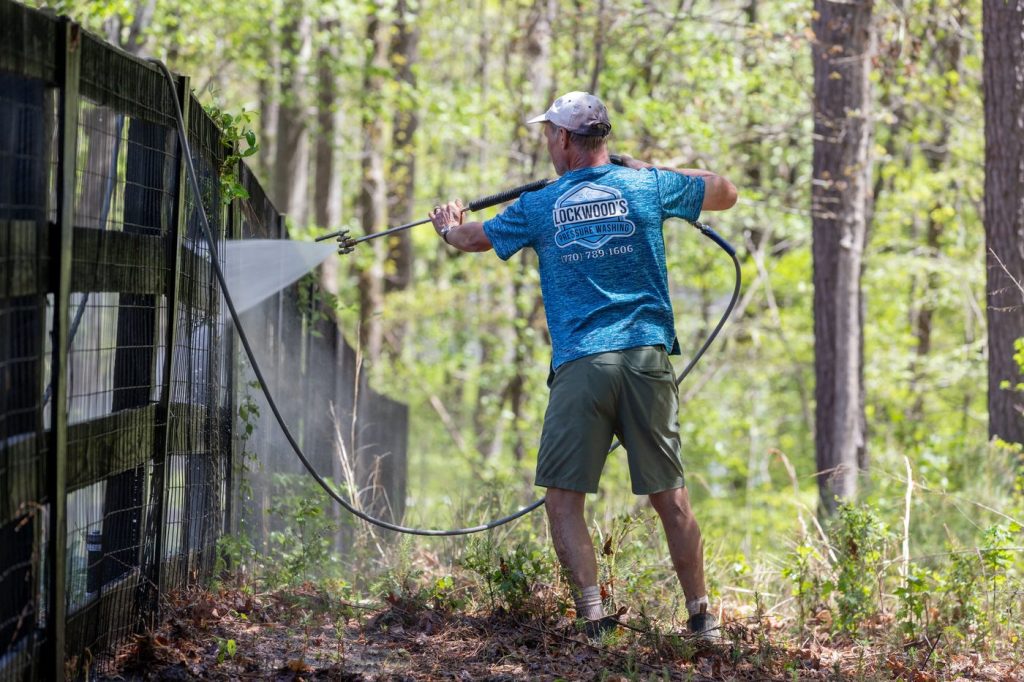 Soft washing a black board fence with low pressure